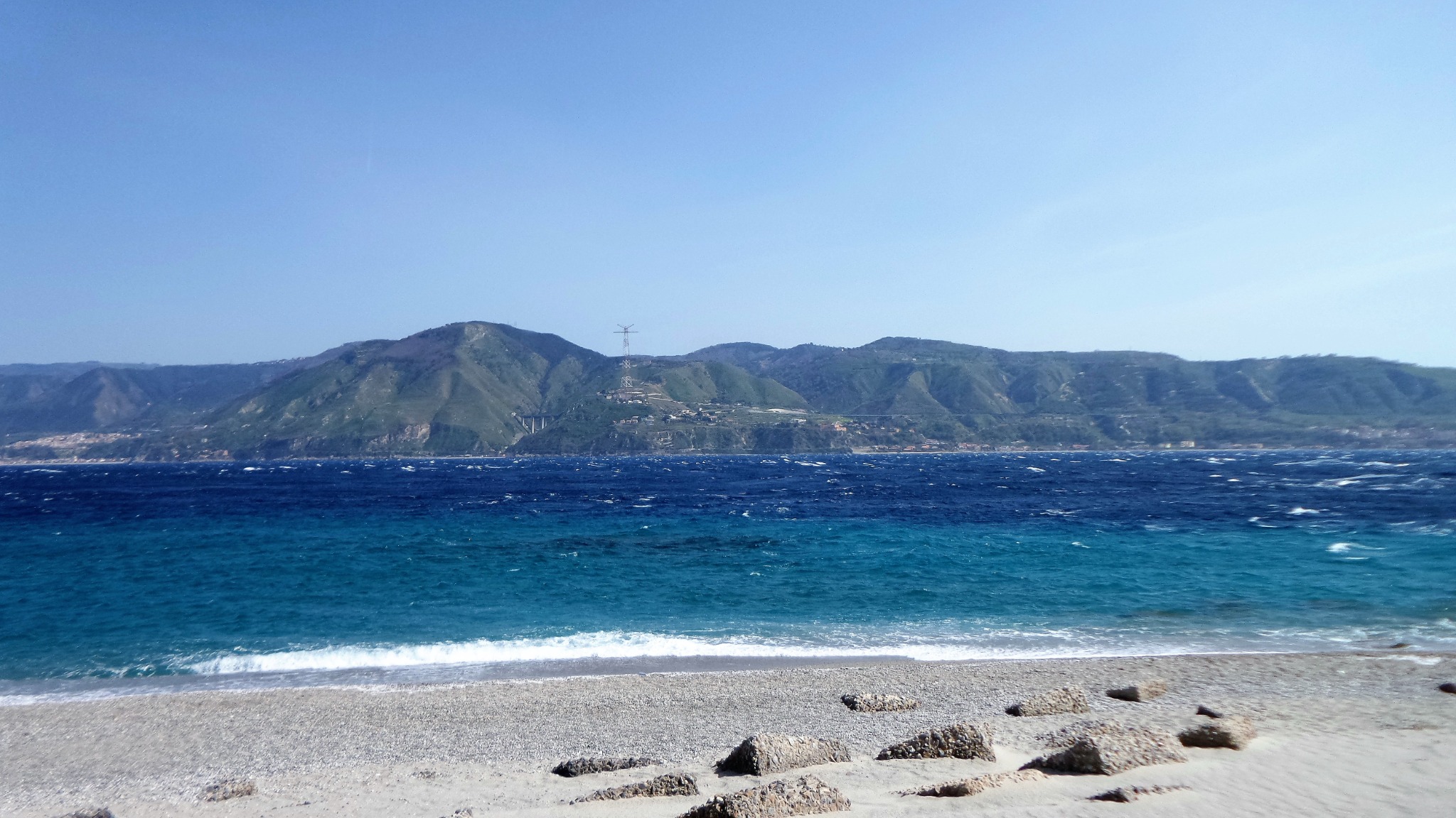 Panorama dello Stretto di Messina da Capo Peloro